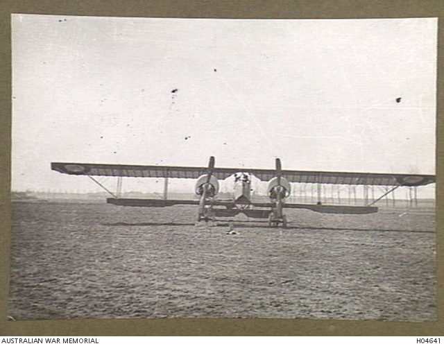Australian War Memorial — Caudron G.IV, fotografia histórica frontal