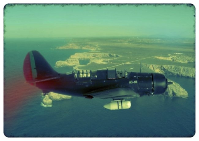 ARC — SB2C-5 português, construção e fotografias
