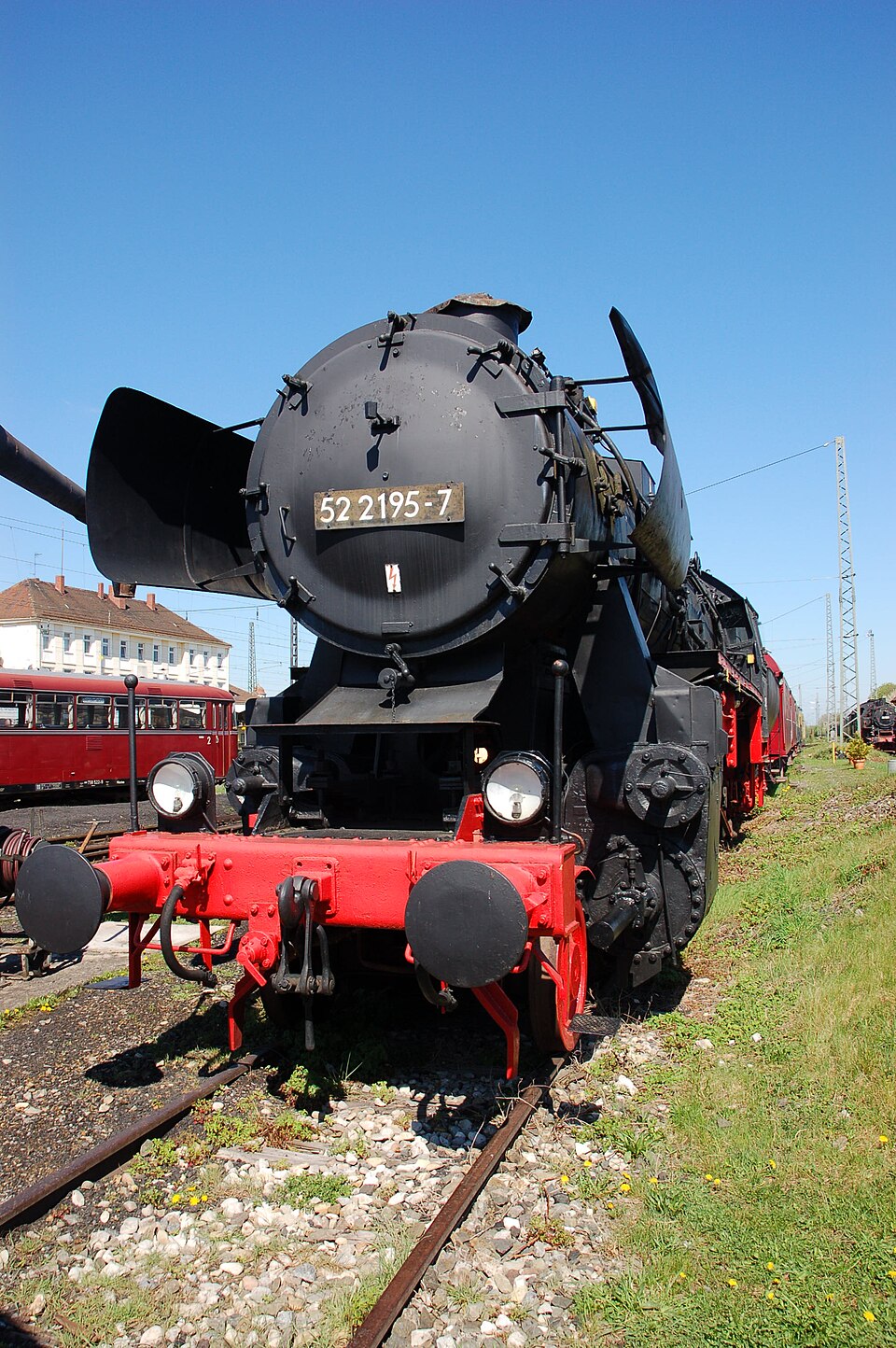 Wikimedia Commons — DR-Baureihe 52, dezenas de locomotivas e detalhes