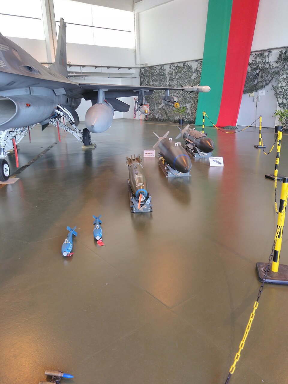🔗 Commons — F-16A/B da FAP