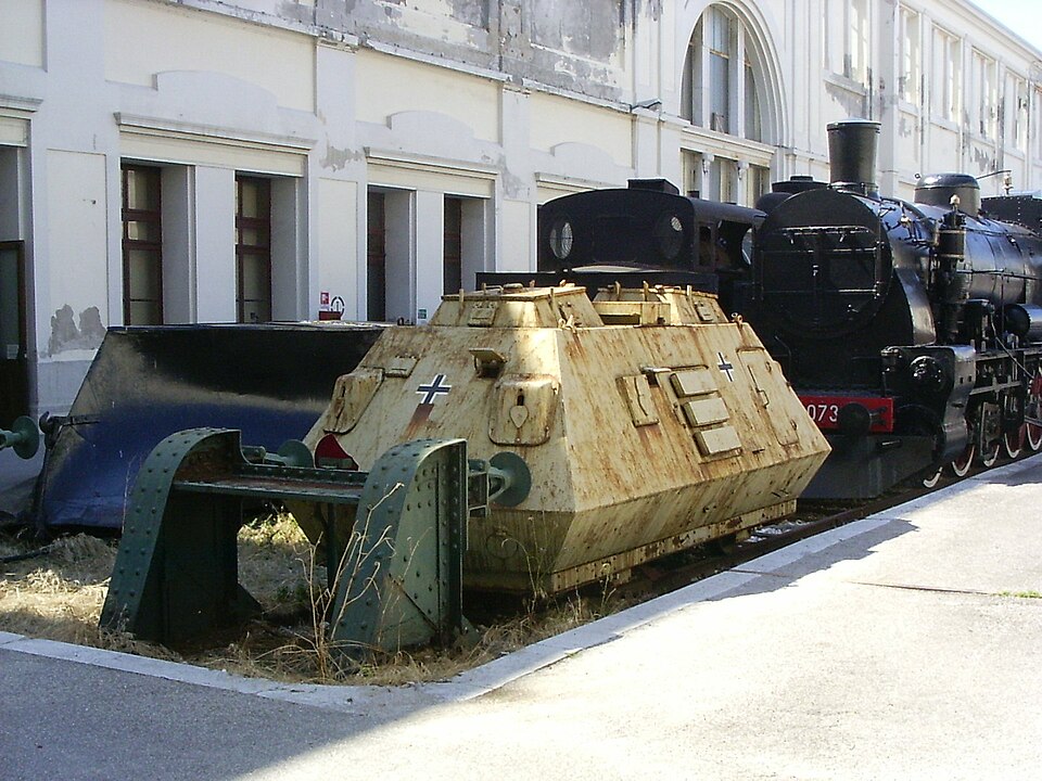 Wikimedia Commons — Steyr K 2670, sobrevivente de Trieste