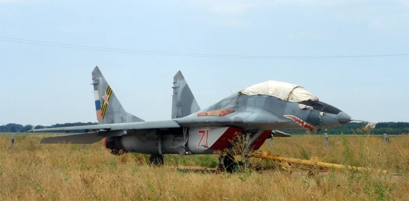 Net-Maquettes — MiG-29: 66 + 29 UB + 223 SMT fotografias