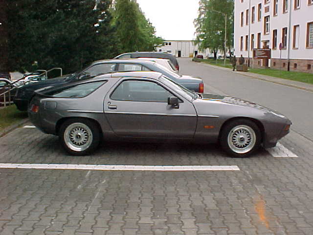 Commons — Porsche 928 S